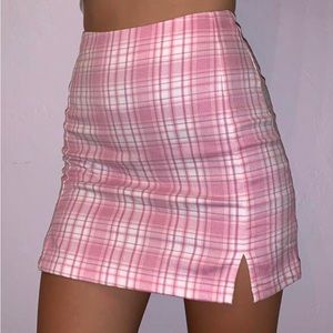 preloved Brandy Melville pink cara skirt. One size